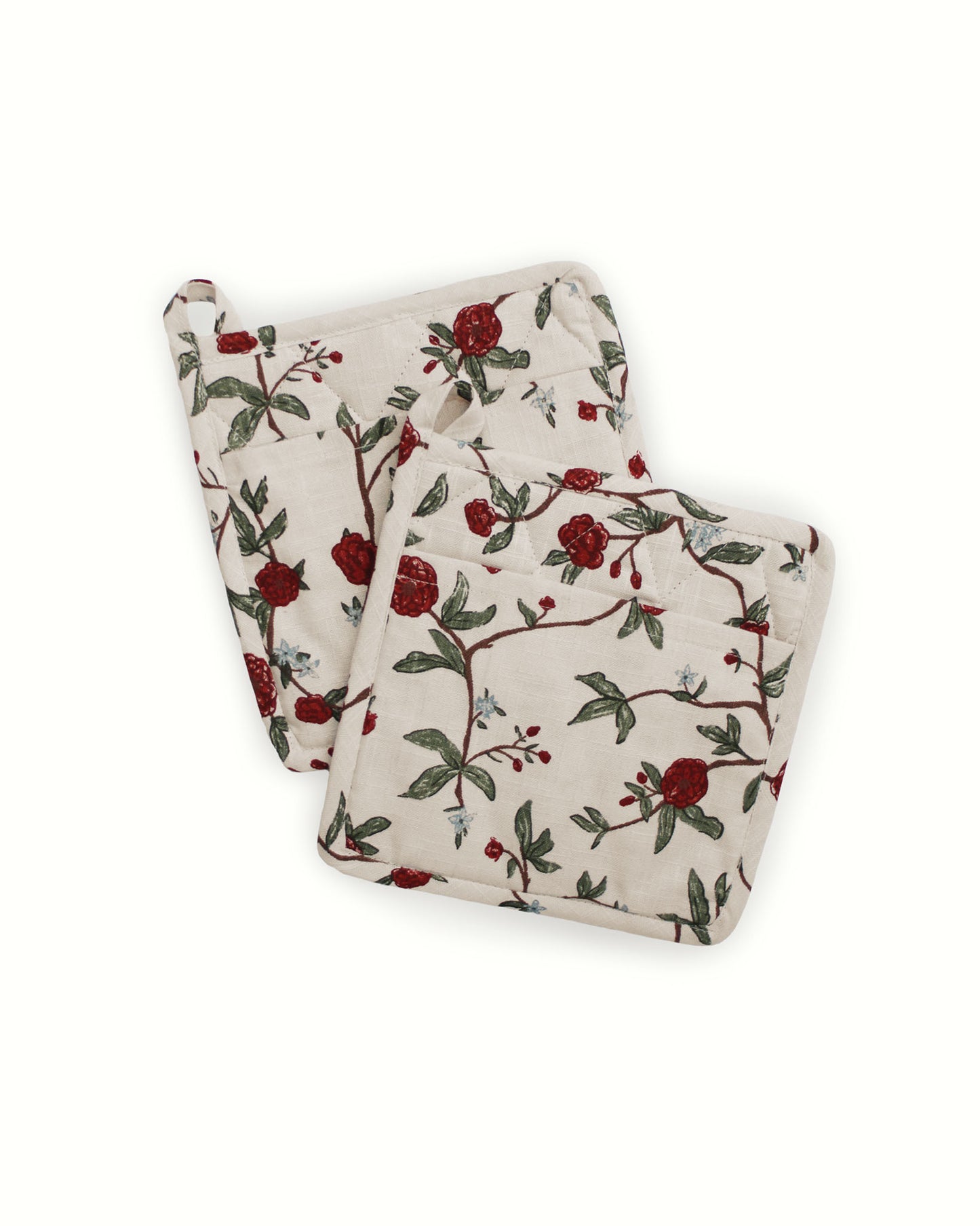 Beautiful potholder with intricate floral print making a charming gift for cooks and bakers. Durable and easy to maintain, they withstand frequent washing and include a convenient hanging loop for easy storage and access.