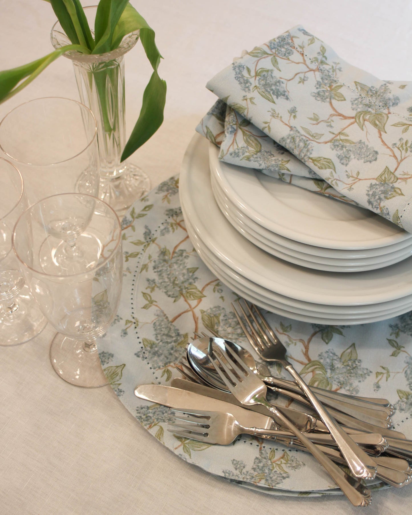 Refined Hyacinth floral placemats for timeless dining decor. The perfect gift for hostess this summer.
