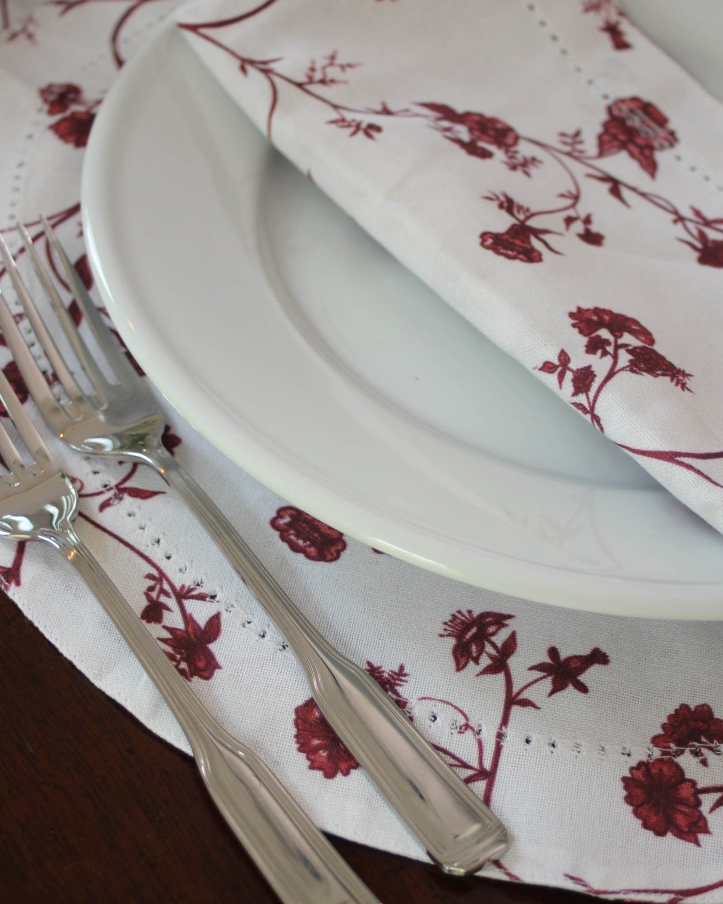 Garden Vine Floral Round Placemats, Set of Four
