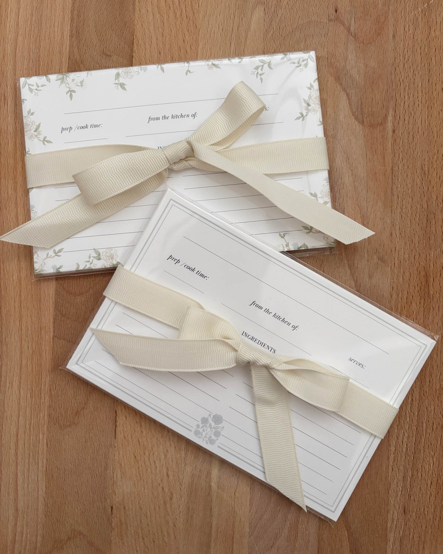 This set of 12 vintage-inspired recipe cards, adorned with a delicate hand-drawn floral pattern, is perfect for preserving family favorites. Printed on sturdy 4x6-inch heavy cardstock, they’re a lovely choice for Mother’s Day, bridal showers, or as a special gift for bakers and hostesses.