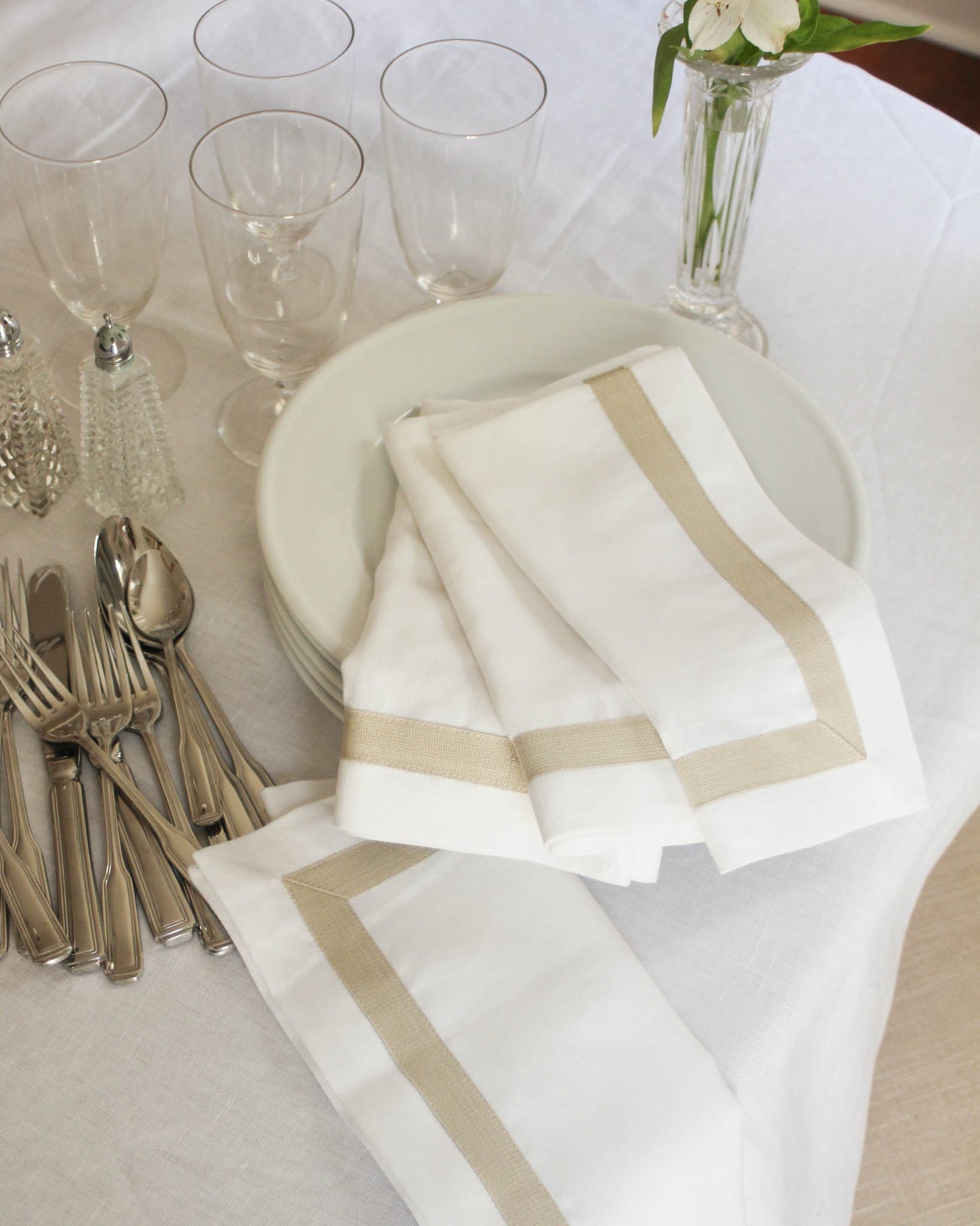 Elevate your dining with our personalized set of 4 classic white napkins featuring beige trim. Made from soft cotton, they add elegance to any table setting. Measuring 20”x20”, they’re perfect for holiday gatherings, weddings, and special occasions.