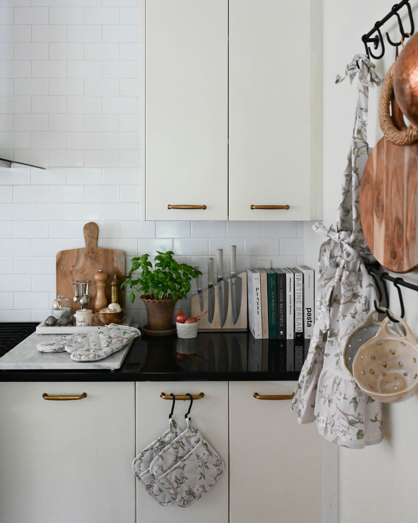 Floral chinoiserie floral inspired pot holders, oven mitts and apron