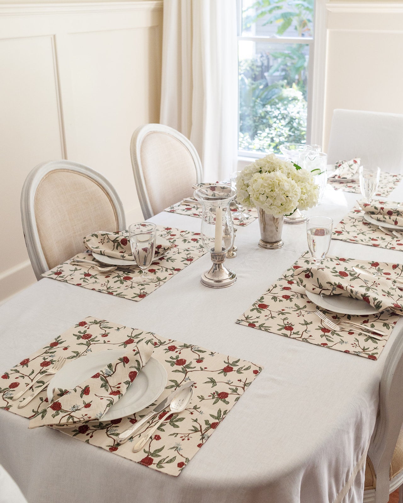 Set of 4 reusable organic cotton placemats with complementary napkins. Modern red floral print with lush green leaves & subtle blue details. Ideal for spring and Easter dining. Perfect present for mom, hostess, housewarming