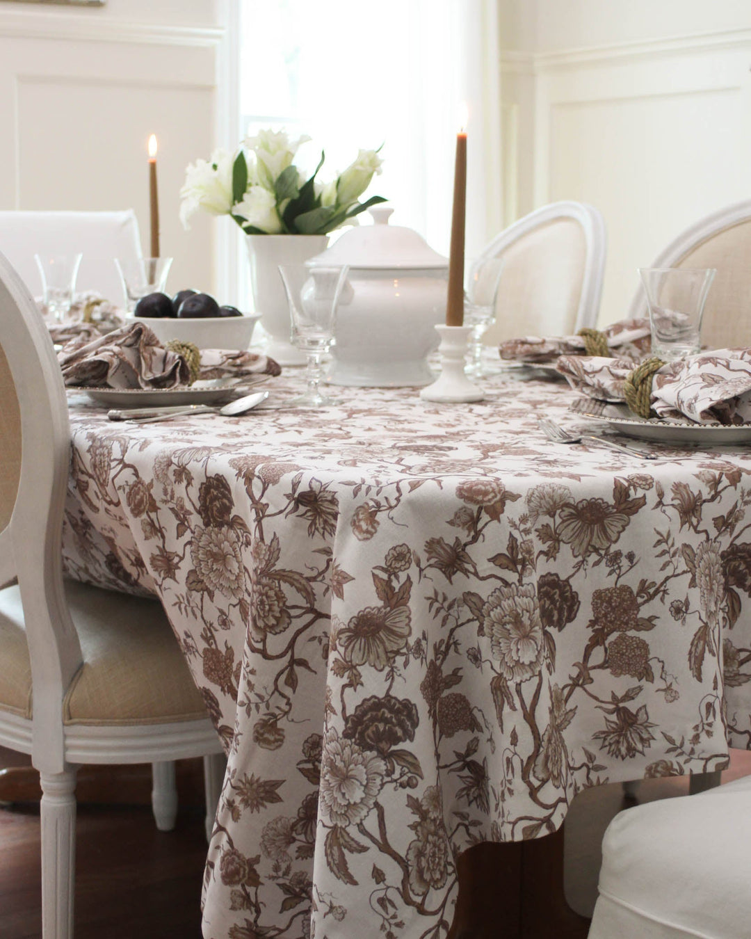 Gather with Grace: A Thanksgiving Tablescape