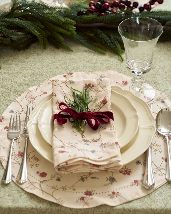 Placemats Willamere Antique Floral cotton placemats featuring moss green, warm brown, and brick red florals for an elegant Christmas table setting.