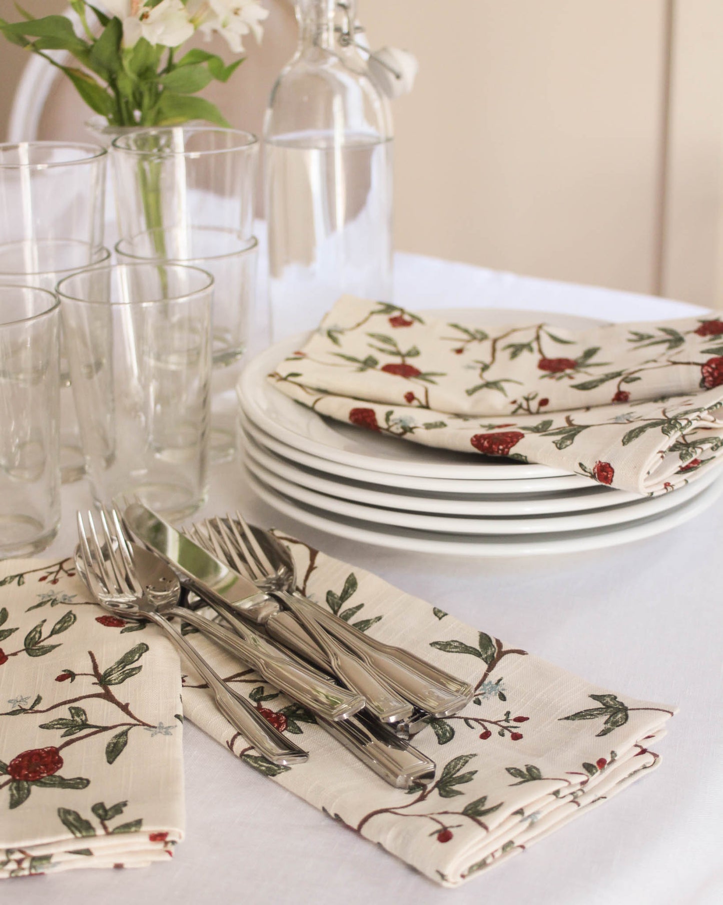 Elevate your Christmas  dining experience with our stunning floral napkins available in set of 4, beautifully designed to complement your table. 