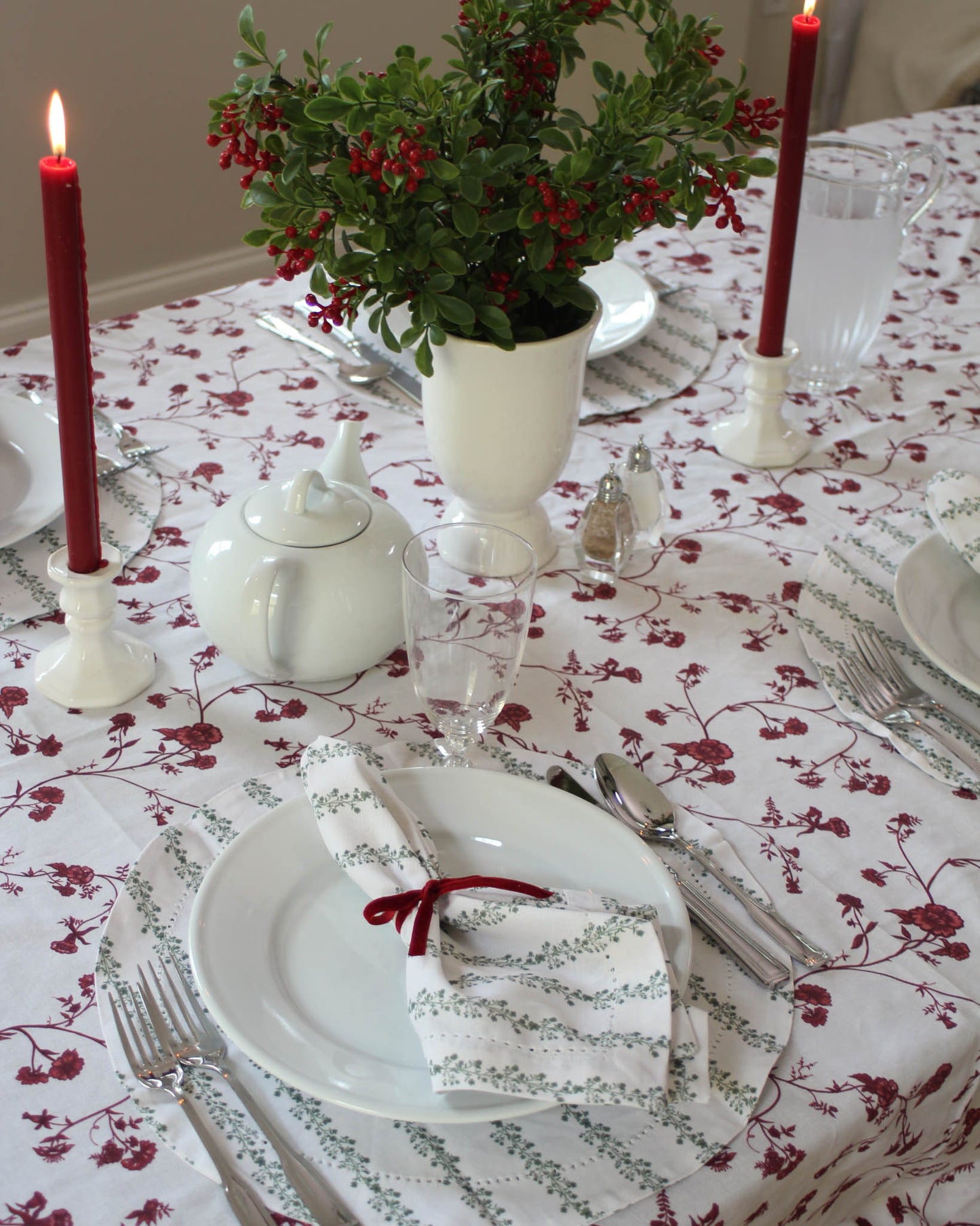 Christmas dinner table featuring Garden Vine tablecloth paired with coordinating placemats and napkins for elegant setting