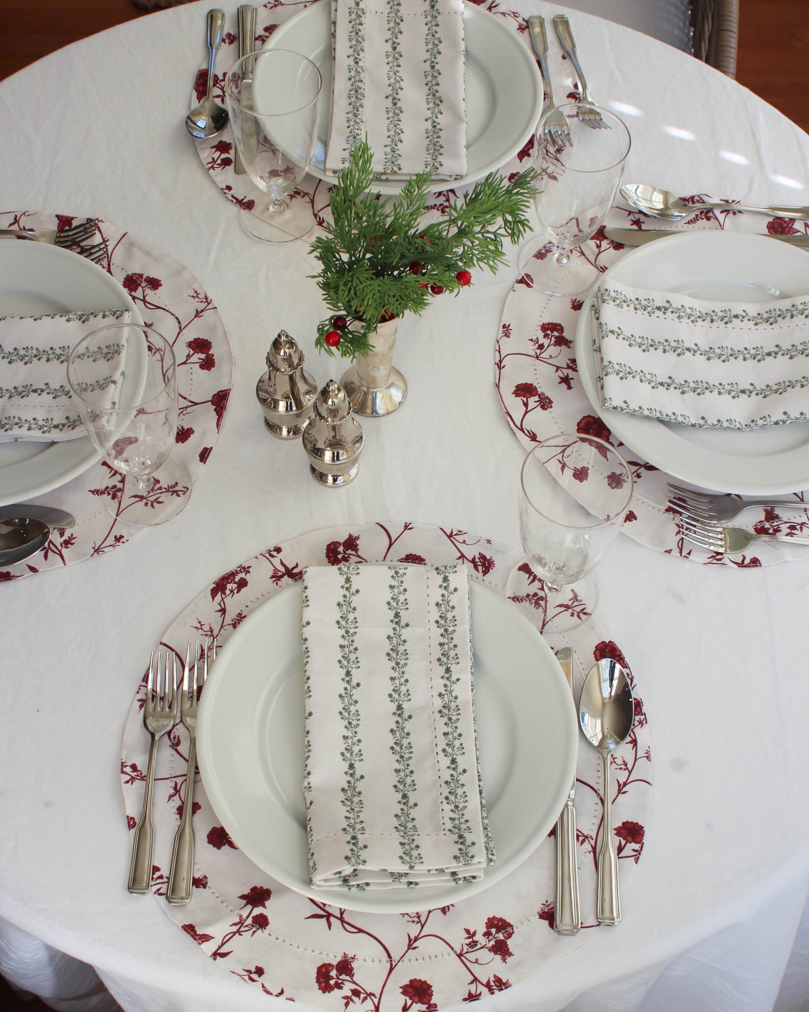 Eco-friendly floral placemats that elevate holiday meals and gatherings with natural charm.