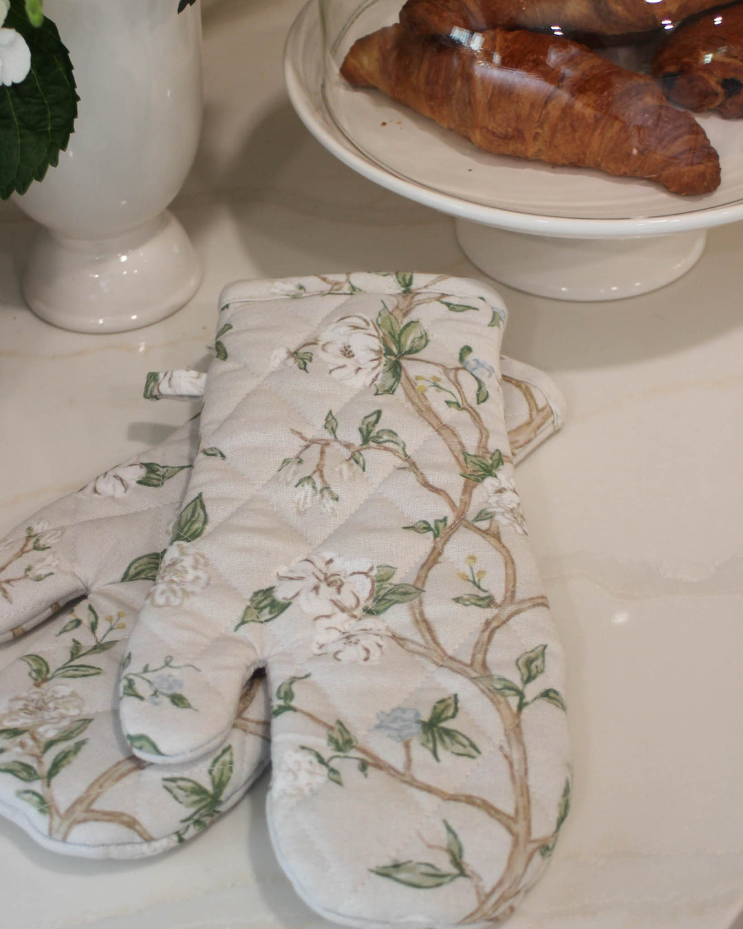 Floral oven mitt with diamond quilting. Charming traditional aesthetic perfect for baking and cooking.