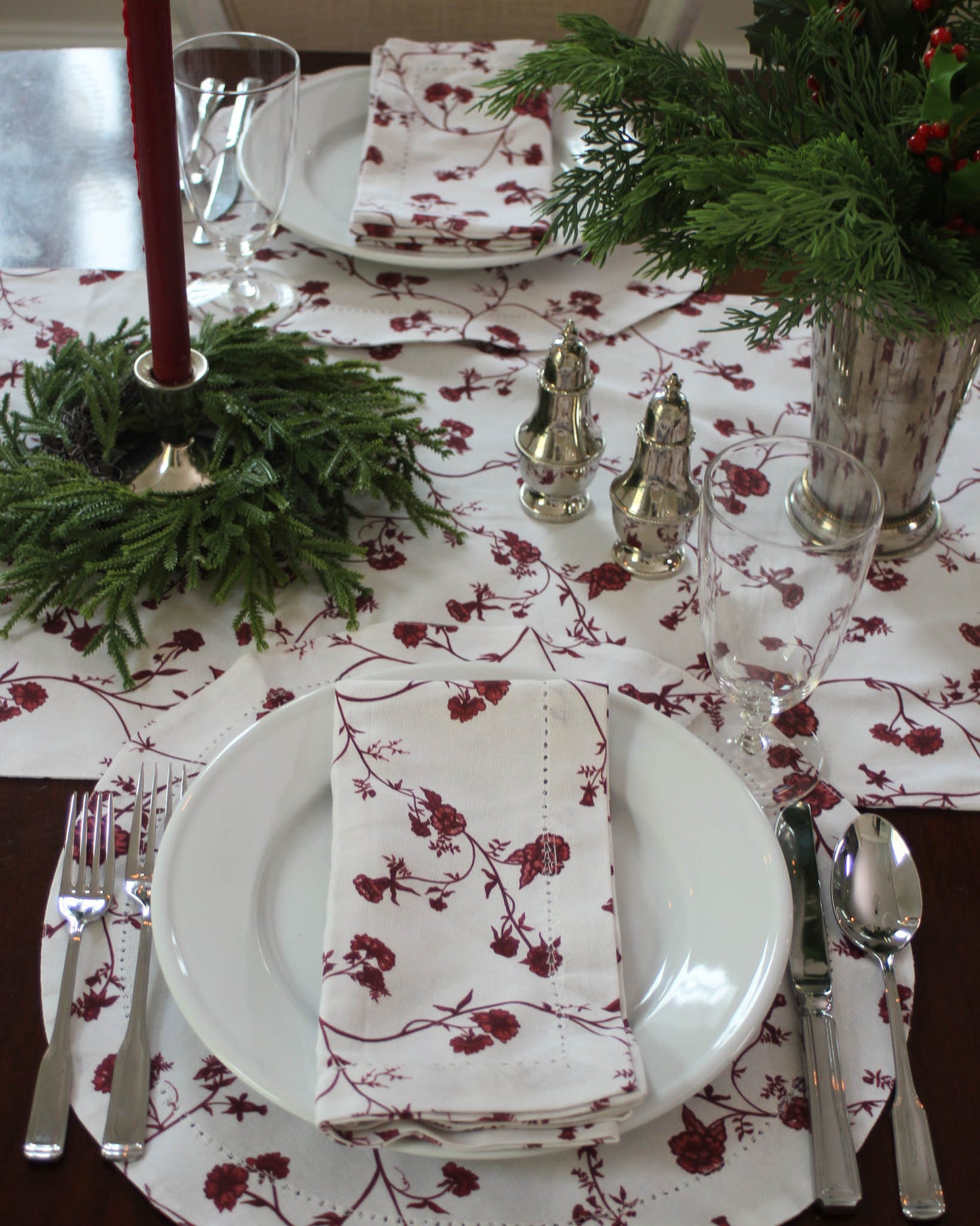 Perfect dining table setting for the holidays with floral-patterned table runner and matching placemats and dinner napkins made in organic cotton fabric. Available in two generous sizes 