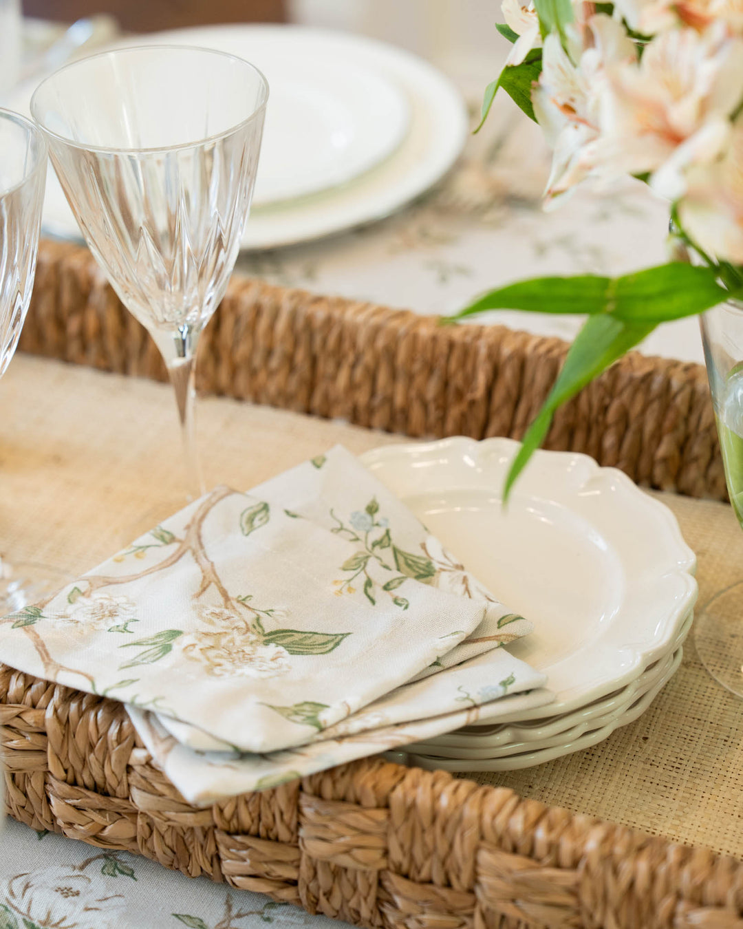 Hand-drawn floral napkins and coasters in Camellia print, reusable and eco-friendly, ideal for Mother’s Day, brunches, and spring and summer gatherings.