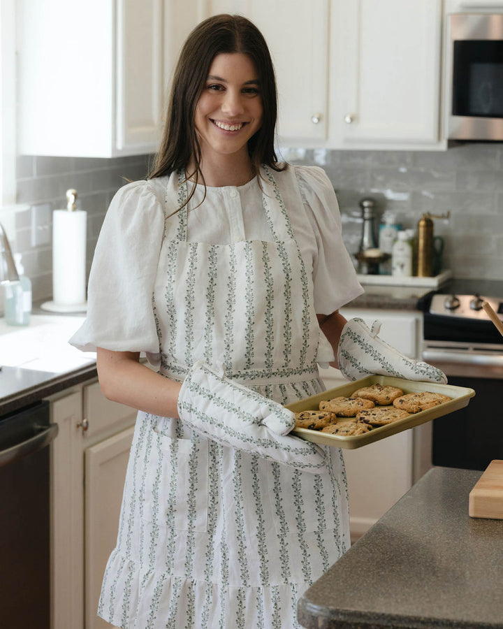 Floral cotton kitchen gloves designed for baking, serving, and everyday kitchen routines.