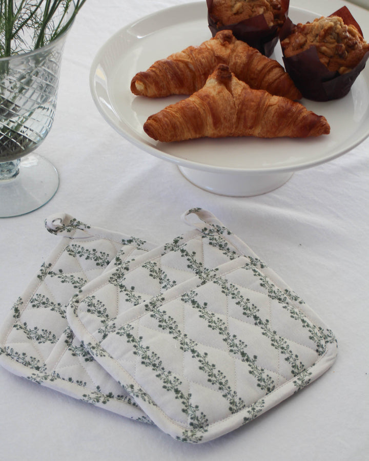 Floral cotton pot holder set designed for everyday cooking, hosting, and warm, inviting kitchens.