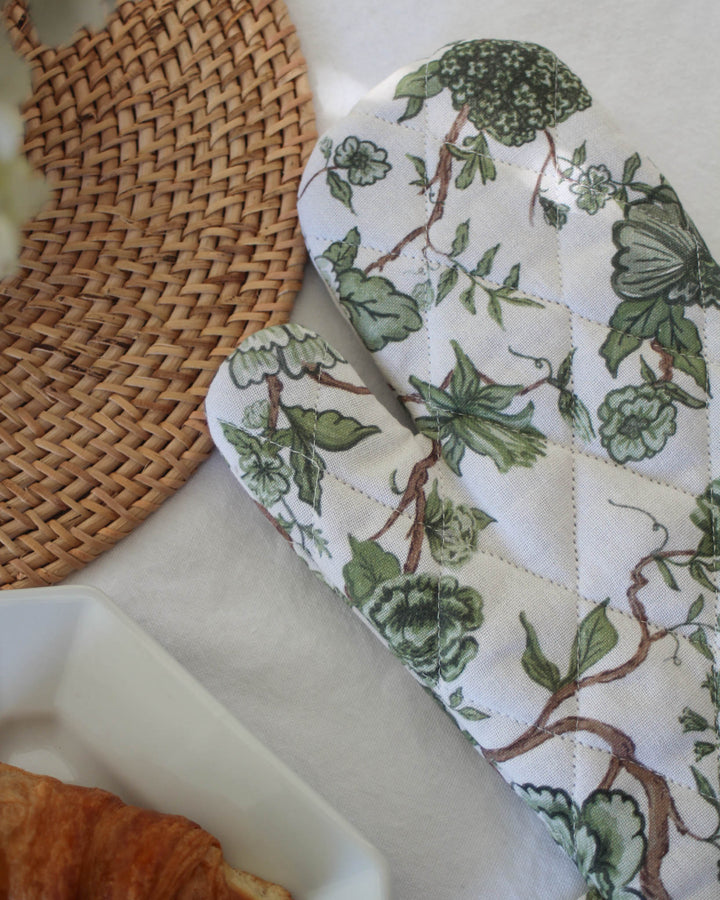 Green floral oven mitt set in cotton with a hand-drawn botanical print, perfect for gifting, cooking, and baking.