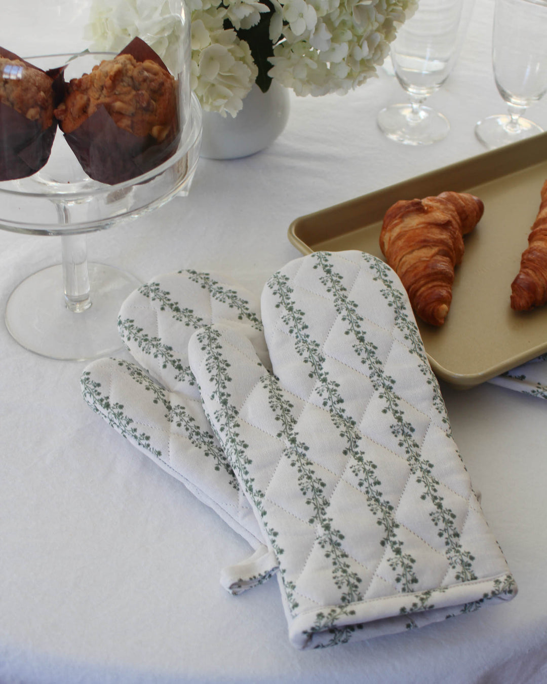 Green stripe floral oven mitt set—quilted, heat-resistant cotton kitchen gloves perfect for baking, cooking, and thoughtful hostess or housewarming gifts.