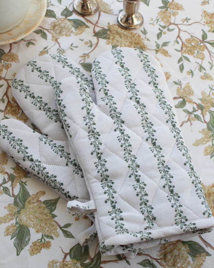 Green stripe oven mitt set, a thoughtful hostess or housewarming gift for kitchen lovers.