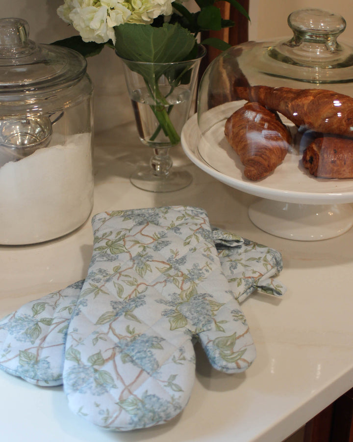 Blue floral hydrangea inspired oven mitt set. Organic cotton and quilted, perfect for cooking and baking, or for a hostess gift or wedding gift.