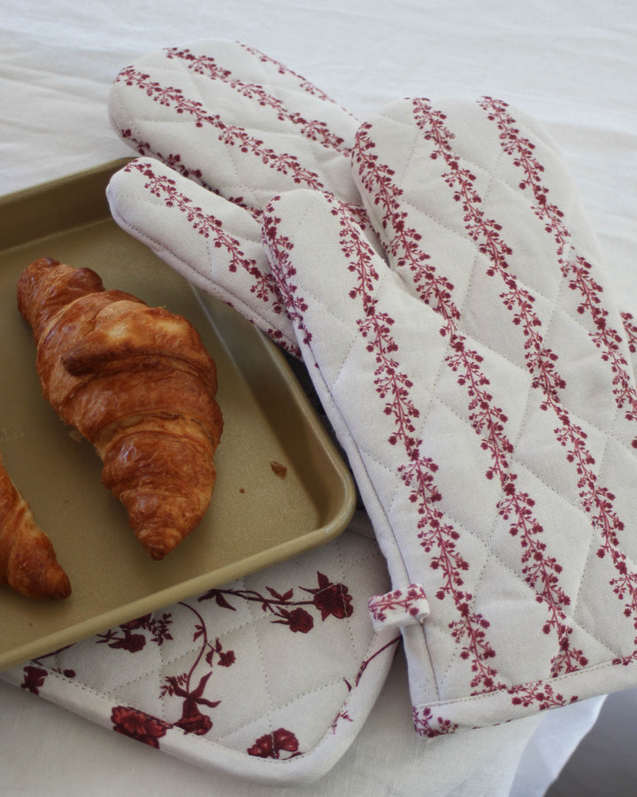 Begonia Stripe Ruby Oven Mitt Set
