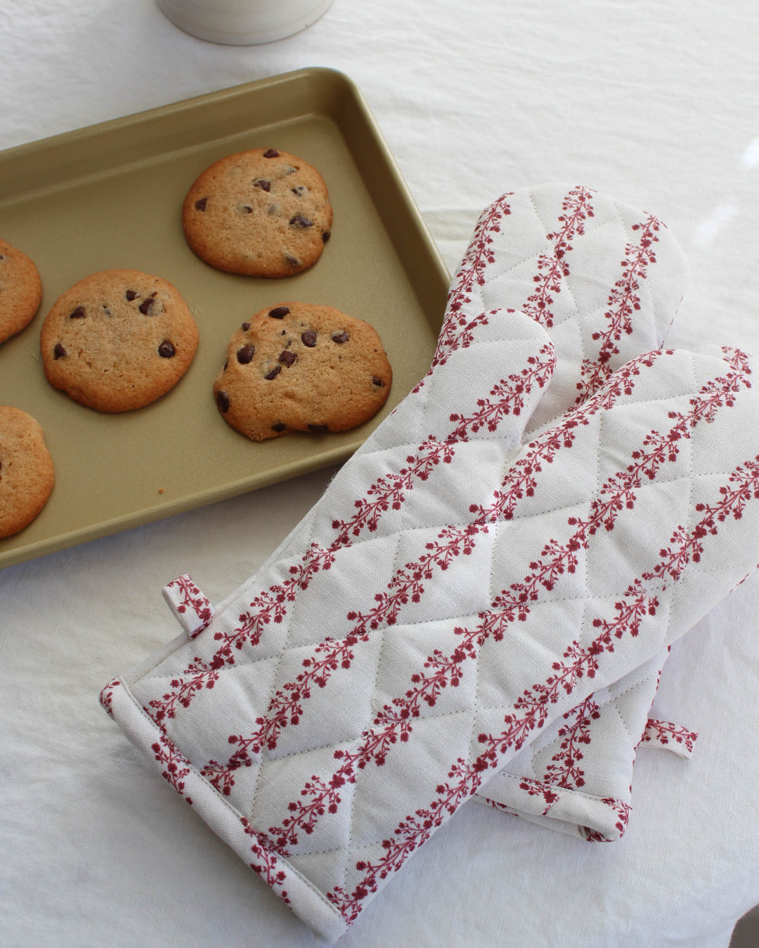 Begonia Stripe Ruby Oven Mitt Set
