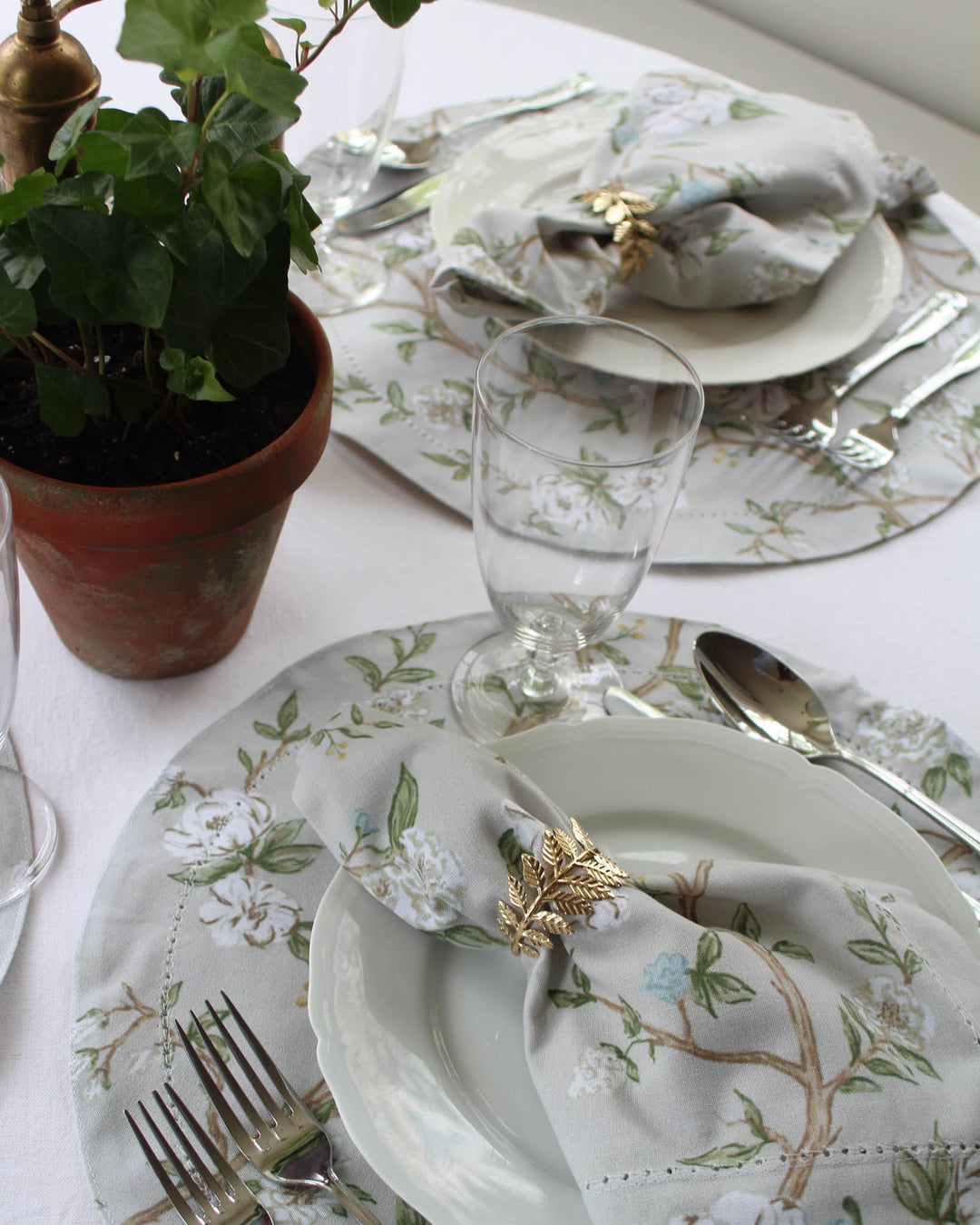 Gold Laurel Napkin Rings, Set of Four