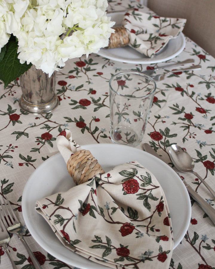 Handcrafted rattan napkin rings with a vintage touch are just what you need to brighten up your home decor. These beautiful napkin rings add a lovely natural, bohemian vibe to any table setting, making them just right for weddings, or cozy gatherings