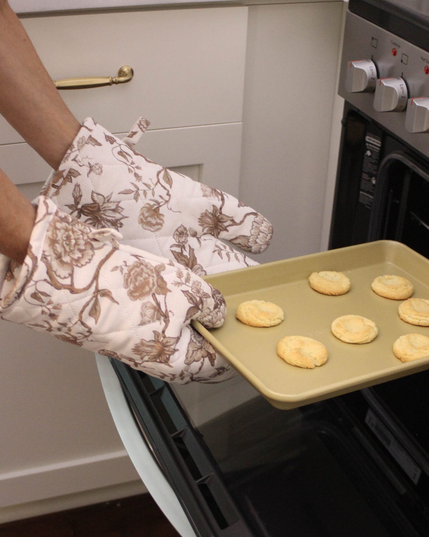 Elegant Florence oven mitt set in organic cotton floral print, insulated and quilted for safe cooking, baking, and holiday hosting.