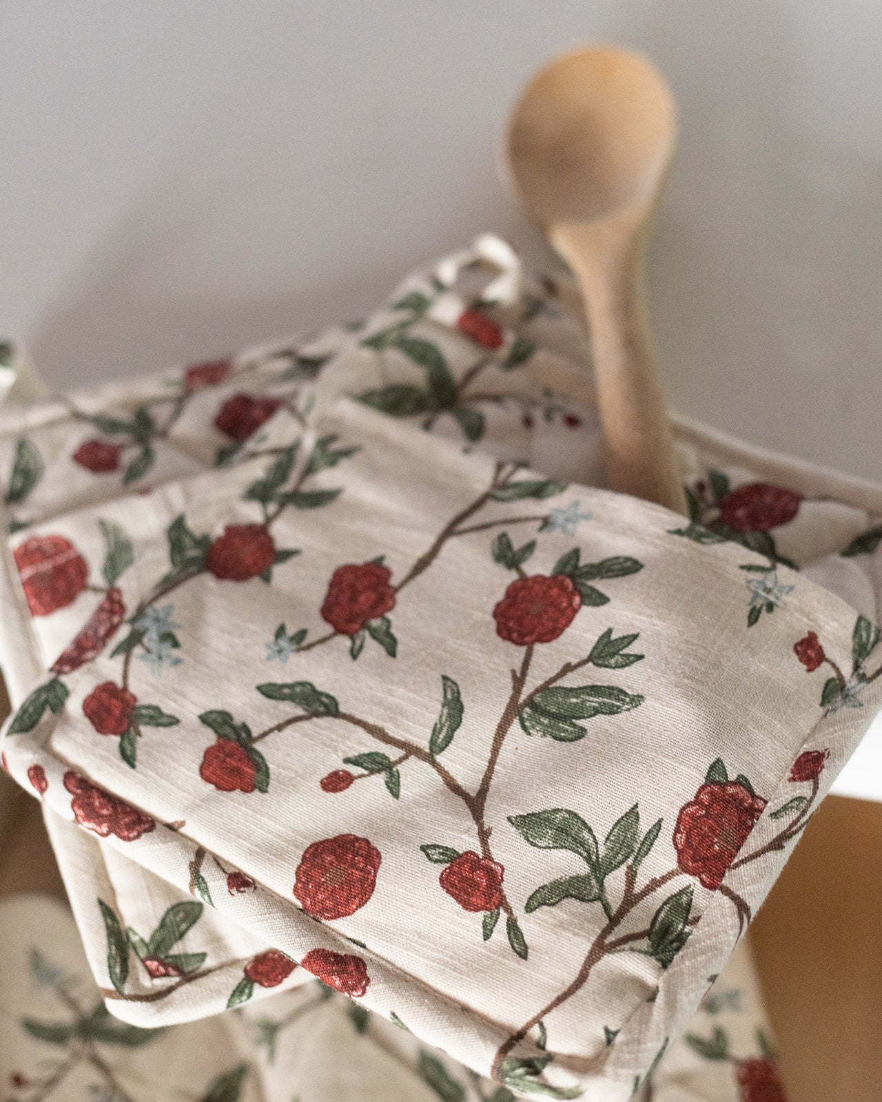 Charming red floral pot holders make a delightful gift for the home cook or baker. With their soft cream background and vibrant red flowers, they’re not only heat-resistant and durable but also add a touch of warmth and style to any kitchen.
