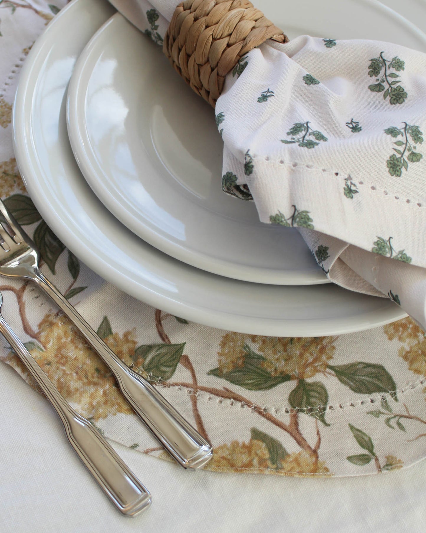 Yellow floral round organic cotton placemats for fall tablesetting.