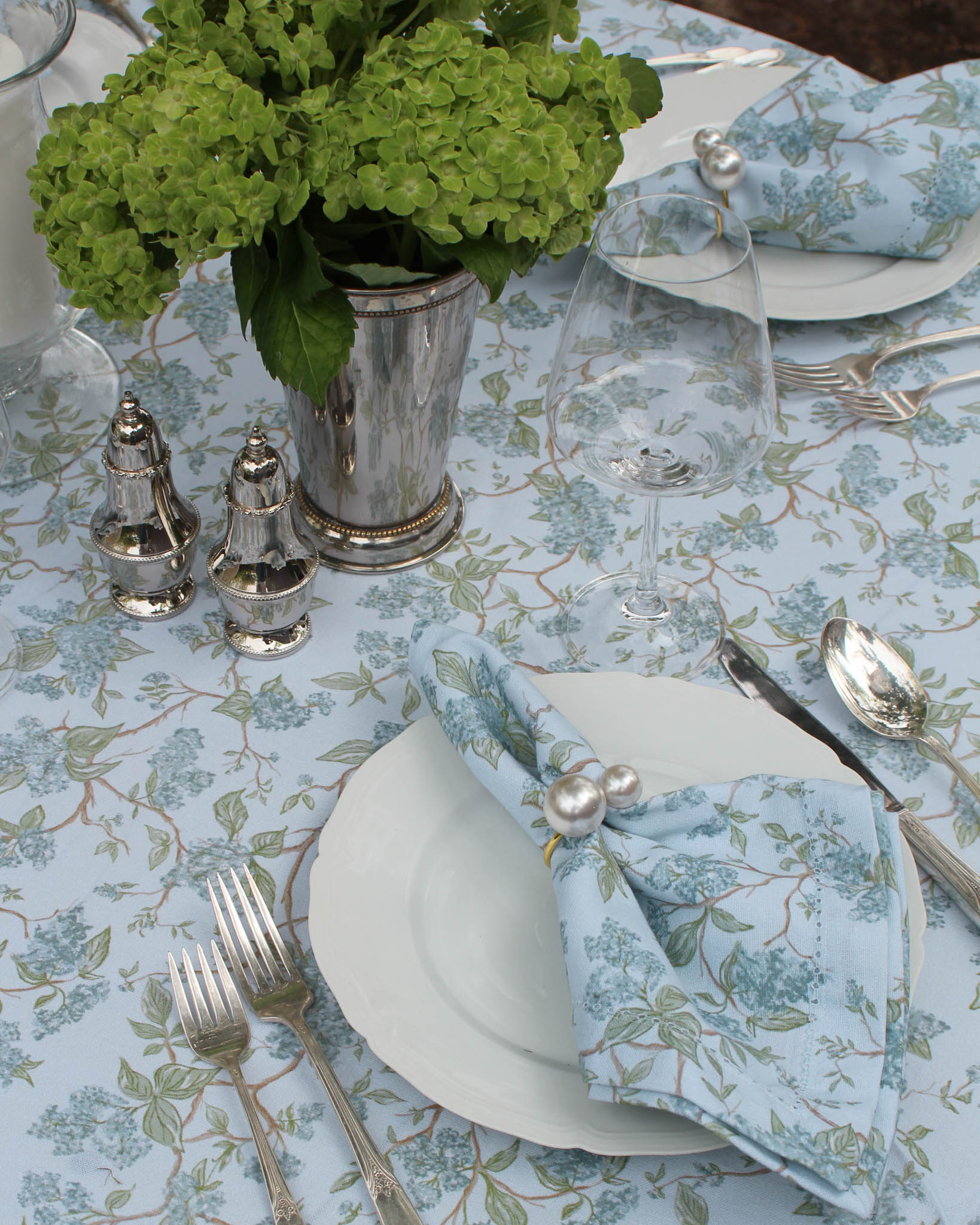Hyacinth floral cloth napkins made from organic cotton, perfect for spring table settings, summer entertaining, and casual dining and Mother's Day hostess gifts.