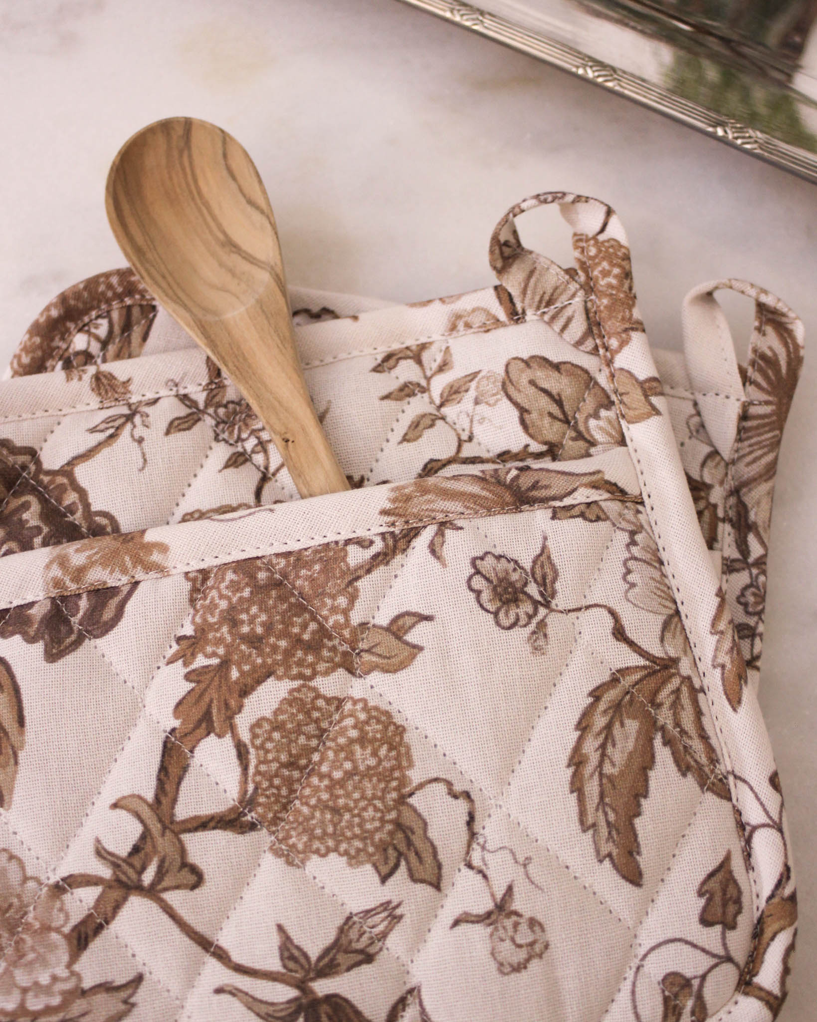 Elegant organic cotton pot holders with hand-drawn florals. Heat-resistant, quilted. Perfect bridal shower or housewarming gift. Set of 2, sustainably made.