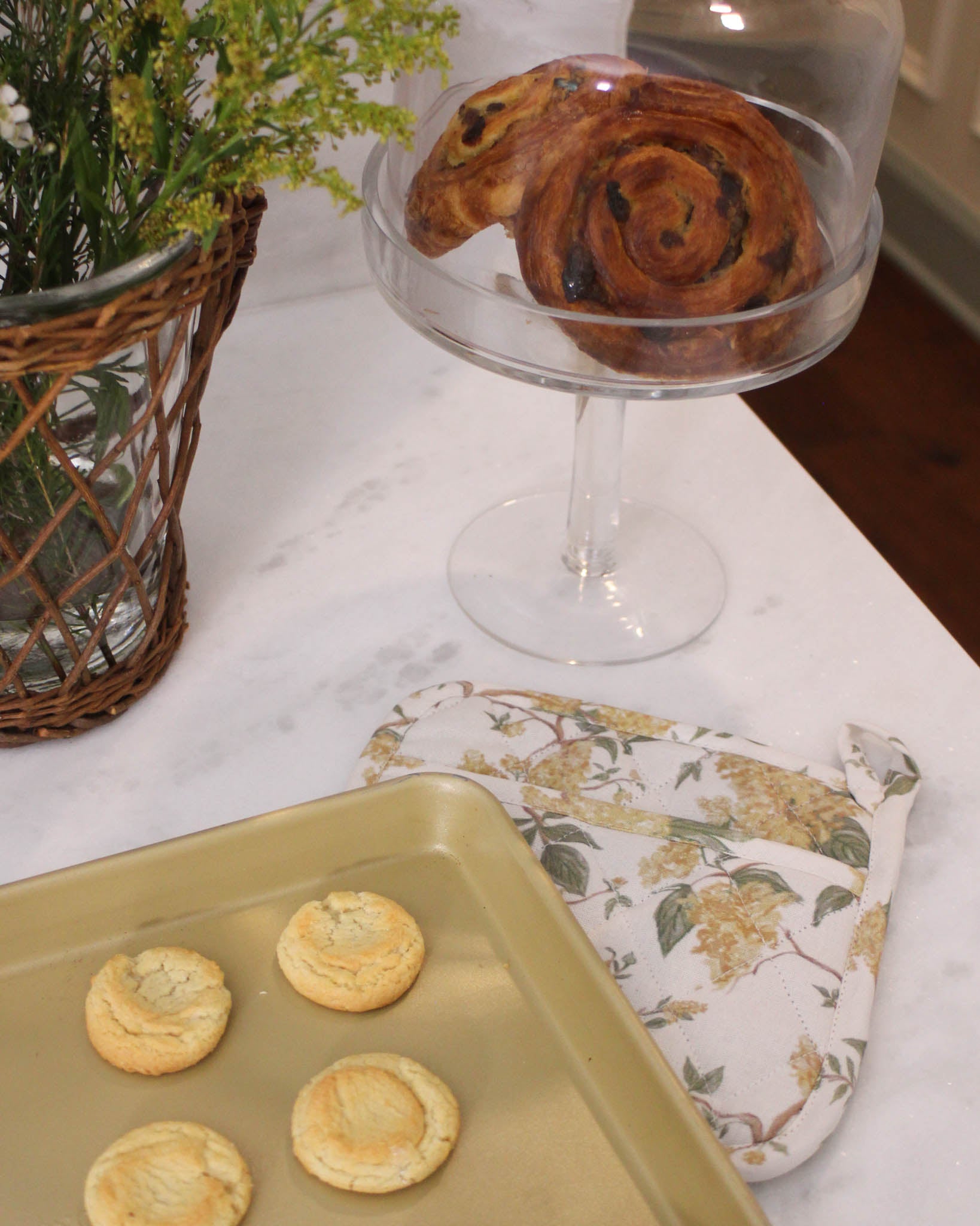 Quilted floral potholders with heat-resistant lining, set of two