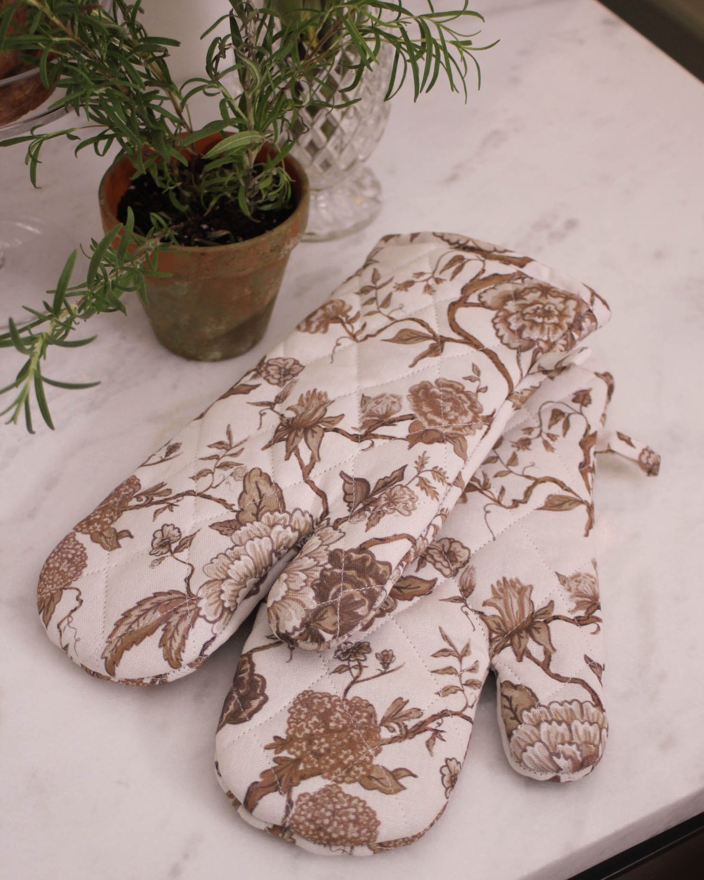 Floral quilted oven mitts for thanksgiving and Christmas. Perfect hostess gift, gift for mom