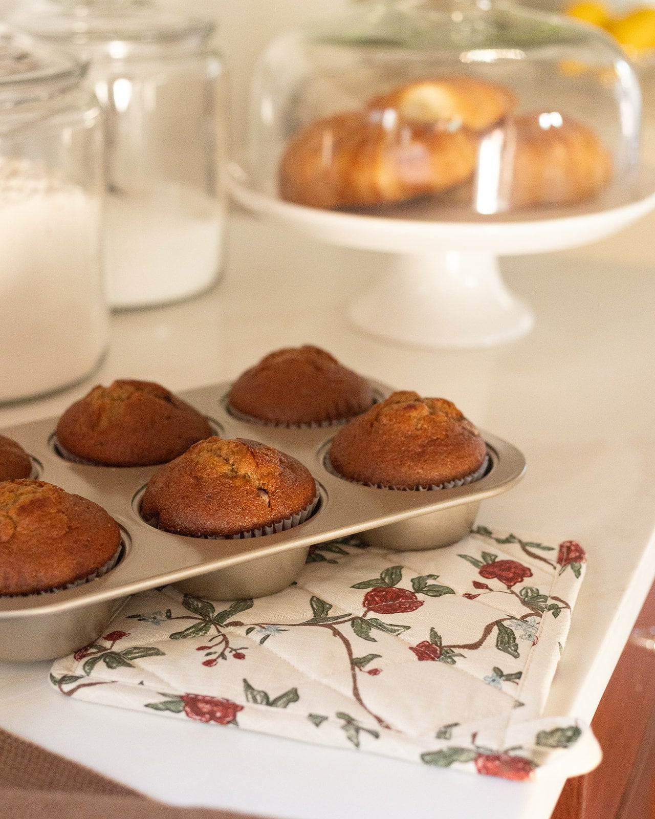 Charming red floral print pot holder set of 2, featuring intricate flower pattern. These are  heat-resistant, and perfect for protecting hands and surfaces while cooking or baking. A stylish and functional gift for everyone who loves to cook