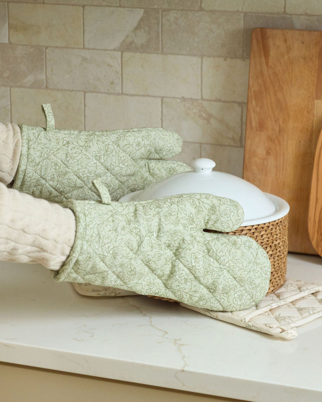 Garden Fields quilted cotton oven mitts in a hand-drawn sage green floral print, perfect for daily cooking, weekend baking, Easter brunch, summer entertaining, autumn meals, Thanksgiving dinner, Christmas hosting, housewarming gifts, and year-round kitchen décor.