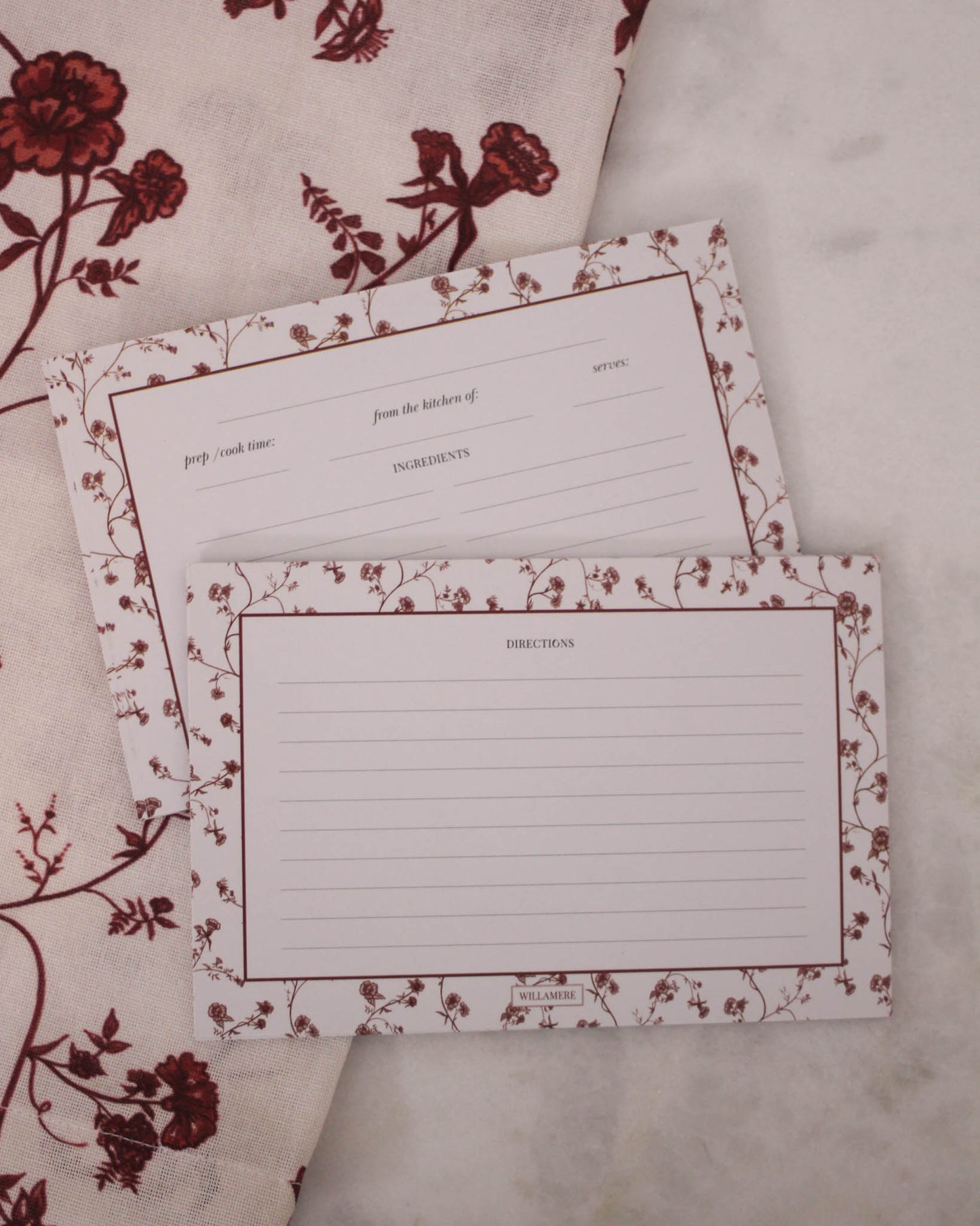 Christmas recipe cards in a set of 12. A perfect gift to treasure holiday recipes. Comes with matching tea towels, oven mitts and pot holders for a perfect gift set 