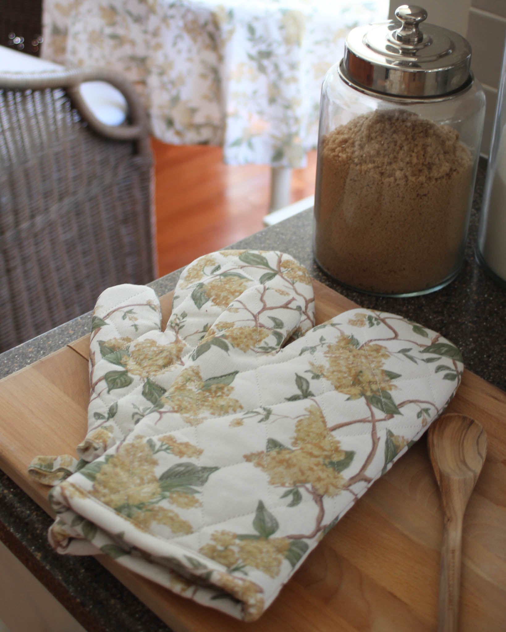 Hyacinth Marigold Floral Oven Mitt Set