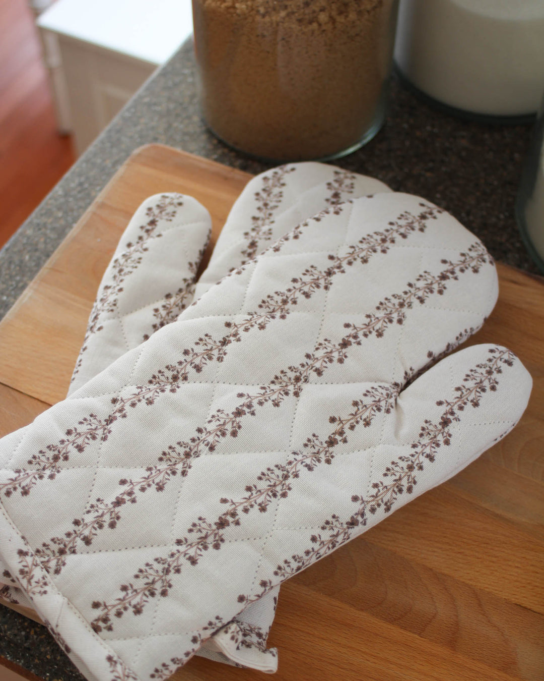 Floral cotton kitchen gloves designed for baking, serving, and everyday kitchen routines.