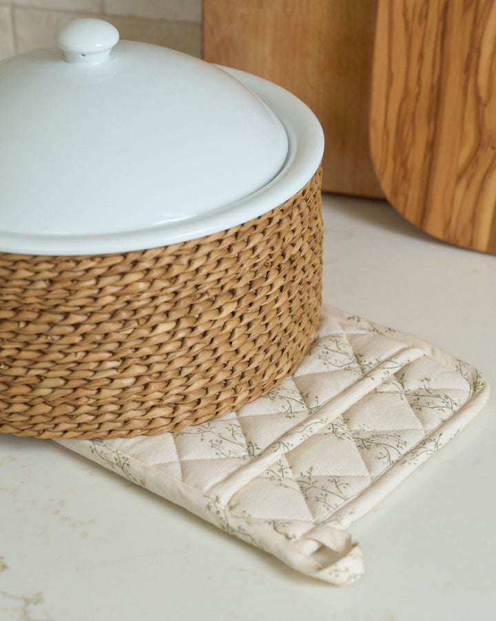Cream botanical stripe pot holder set with quilted cotton fabric and heat-resistant lining for daily kitchen use, weekend baking, Easter brunch, summer entertaining, fall cooking, Thanksgiving hosting, Christmas baking, housewarming gifts, and hostess gifts.
