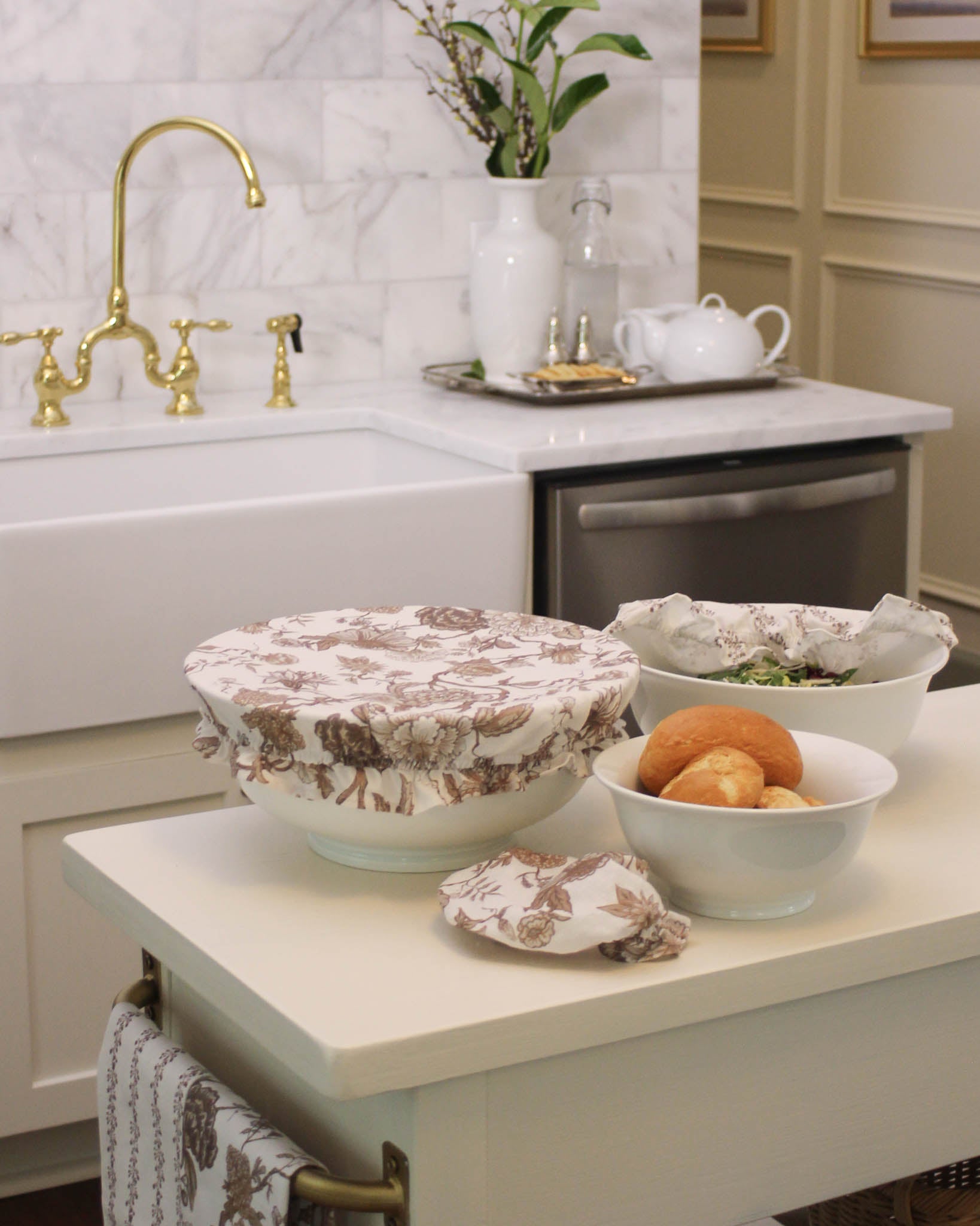 Eco-friendly alternative to plastic wrap for bowls and food storage