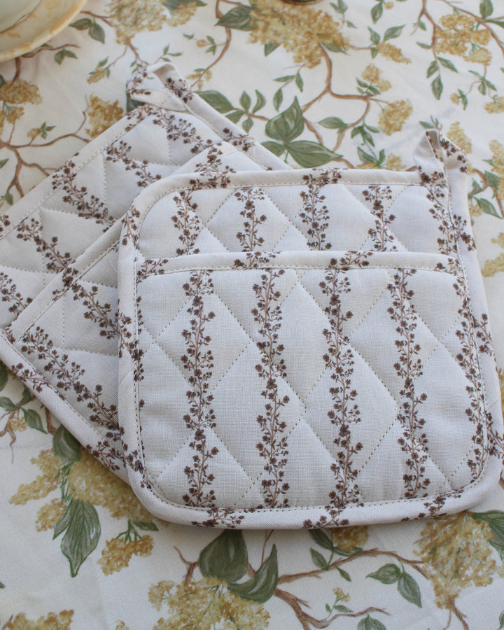 Brown stripe floral pot holder set in quilted cotton, heat-resistant and perfect for sourdough baking and cozy autumn cooking.