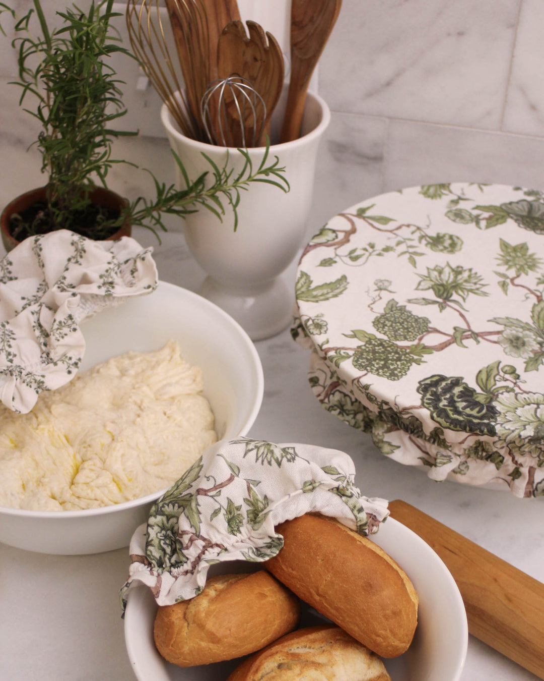 Reusable cotton bowl covers set for sourdough proofing, breathable fabric with elastic edge for secure fit during baking.