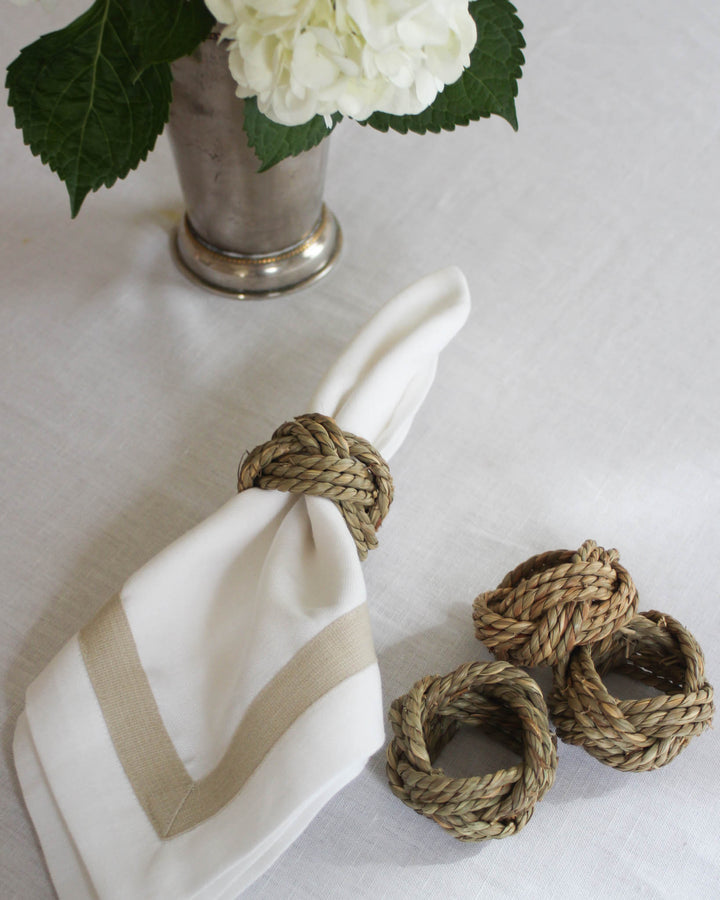 Enhance your vintage-inspired table setting with our rustic braided rope napkin rings. Made from a natural blend of cotton and jute, these charming napkin rings come in a set of 4, perfect for adding a touch of warmth to your Easter celebrations.