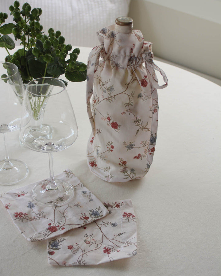Floral cotton wine bag with an easy drawstring closure, made for thoughtful gifting during holidays, weddings, and everyday gatherings.