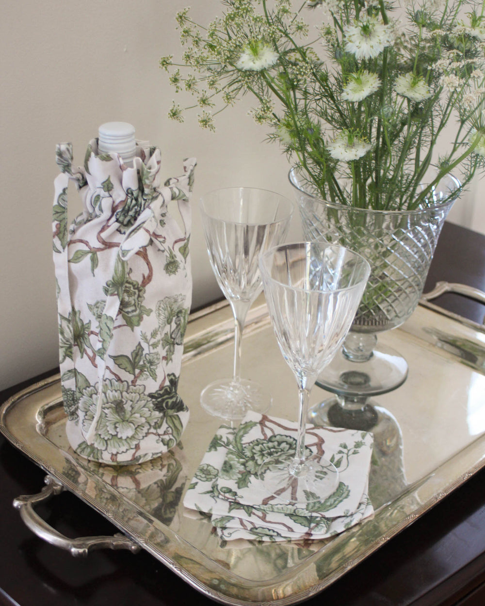 Floral wine bag with drawstring, ideal for gifting bottles at gatherings, celebrations, and events.