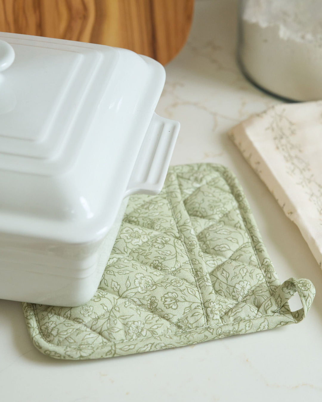 Hand-drawn sage green floral cotton pot holders for year-round cooking and baking, featuring quilted durability and heat-resistant lining for hot pans, serving dishes, holiday recipes, Thanksgiving kitchens, Christmas gatherings, and coordinated kitchen linens.