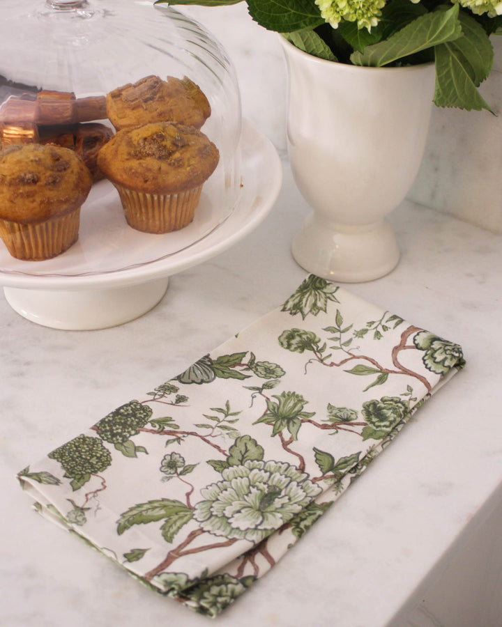 Hand-drawn floral kitchen towel, perfect for sourdough bread, drying, and everyday kitchen routines.