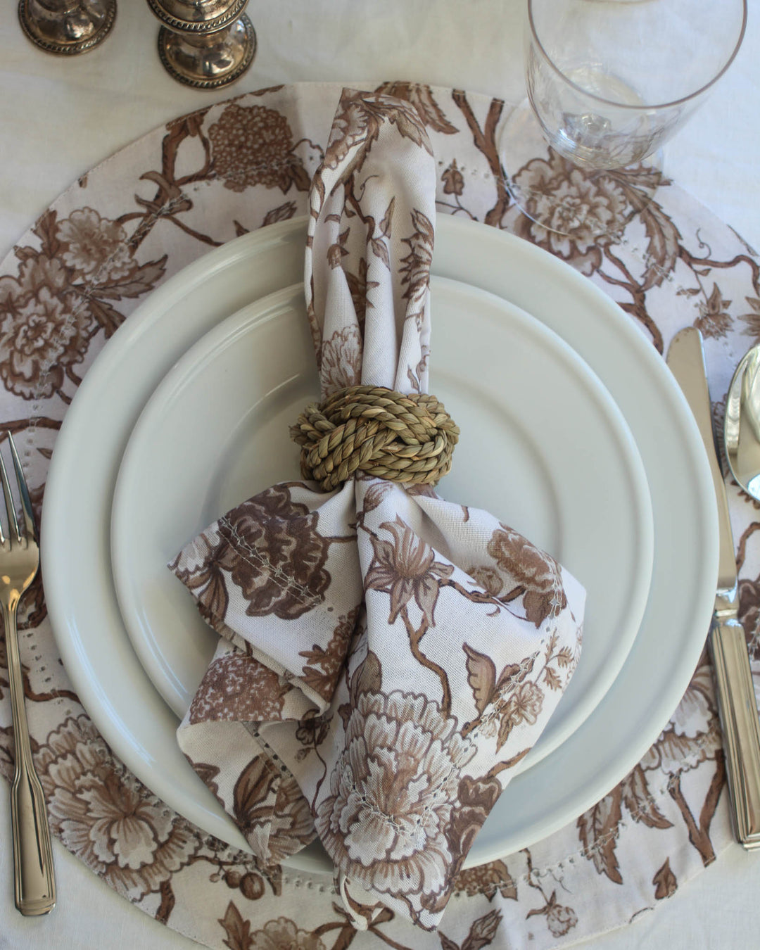 Brown floral reusable napkins set, perfect for dinner parties, hosting, and thoughtful housewarming gifts.